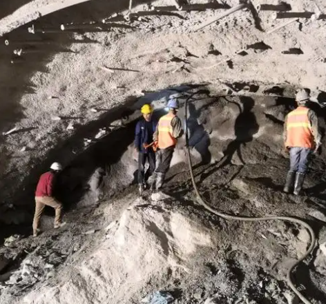 临城镇拱顶带模注浆料的施工流程及注意事项